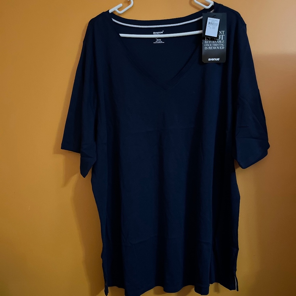 Avenue Navy V-Neck Shirt - Brand New size 30/32